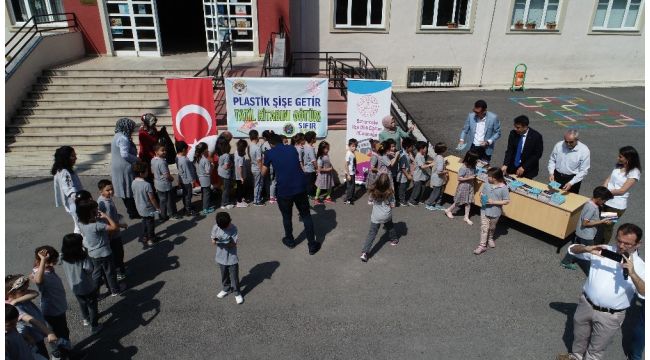 'Plastik şişeni getir, tatil kitabını götür' kampanyası