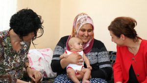 Başkan Köse'den yeni doğan bebeklere ziyaret