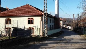 Camiye düşen yıldırım elektrik tesisatına zarar verdi