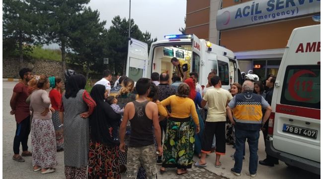 Evde yaptıkları sahte alkolü içince zehirlendiler