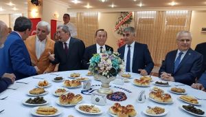 İl protokolü bir araya gelerek bayramlaştı