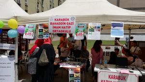 Karabük Ortaokul ve Lise İmam-Hatip okulları 2019-2020 Eğitim Öğretimi kaydı için stant açtı.