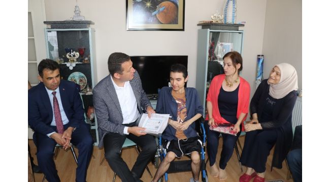 Kas hastası Abdullah, evde eğitim ile okul birincisi olarak mezun oldu
