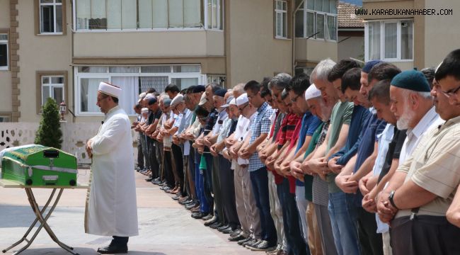 Mantardan zehirlenen yaşlı kadın hayatını kaybetti, eşi yoğun bakımda
