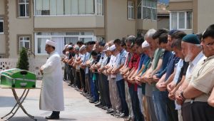Mantardan zehirlenen yaşlı kadın hayatını kaybetti, eşi yoğun bakımda