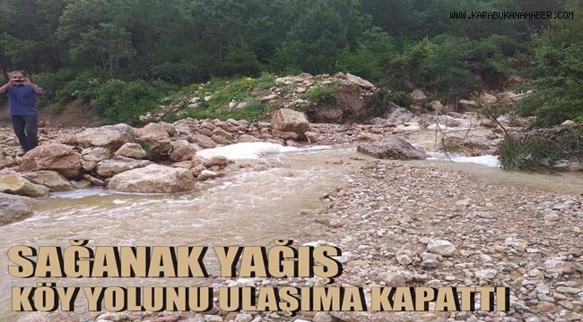 Sağanak yağış köy yolunu ulaşıma kapattı