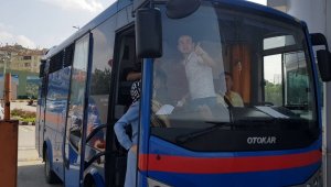 Sınava cezaevi ring aracı ve polis otosuyla yetiştiler