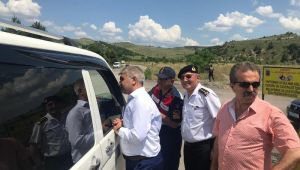 Vali Gürel, uygulama noktalarında sürücülere uyarılarda bulundu