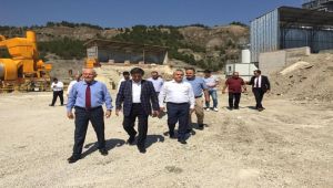 AK Partili vekiller İl Özel İdare'ye ait şantiye alanında incelemelerde bulundu