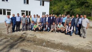 AK Partili vekiller köylülerle bir araya gelerek incelemelerde bulundu