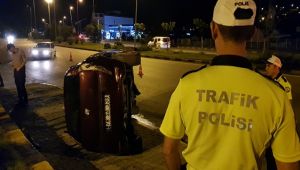 Kaza yaptığı otomobili bırakıp kaçtı