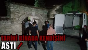 Tarihi bina içerisinde kendisini astı