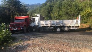 Yenice'de kamyonlar çarpıştı: 2 yaralı
