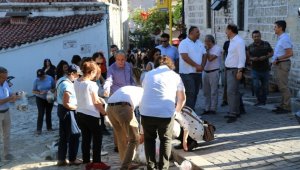Bayram öncesi çocuklar ve vatandaşlar Osmanlı kentinde çevreyi temizledi