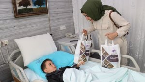 Hastalara moral ziyaretleri devam ediyor