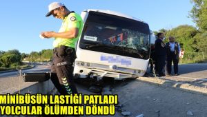 Minibüsün lastiği patladı yolcular ölümden döndü