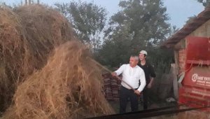 Vekil eline tırmık alıp ürünleri patosa vurdu