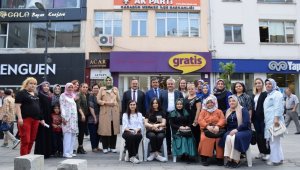 AK Parti vatandaşlara aşure dağıttı