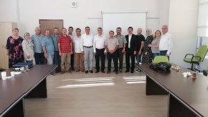 Orman Fakültesi'nden Bahattin Çelik'e plaket