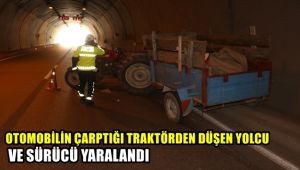 Otomobilin çarptığı traktörden düşen yolcu ve sürücü yaralandı