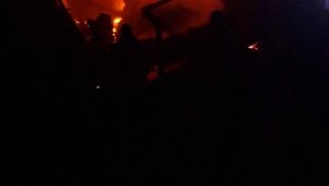 Safranbolu'da alevlerin sardığı ahşap ev tamamen yandı