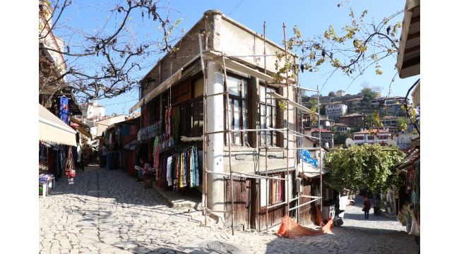 62 tarihi dükkan restore ediliyor