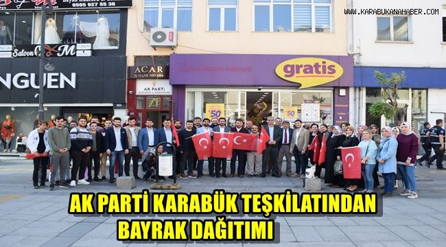 Ak Parti Karabük Teşkilatından Türk Bayrağı Dağıtımı
