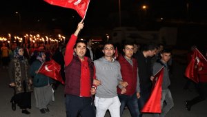 Karabüklüler Cumhuriyet coşkusunu fener alayıyla yaşadı