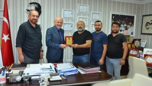KARDOFF Kulübünden Uzun'a teşekkür plaketi