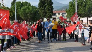 Milli boksör Güneri Yenice'de öğrencilerle buluştu