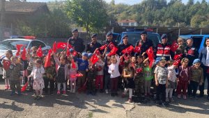 Minik öğrencilerden askerlere moral ziyareti