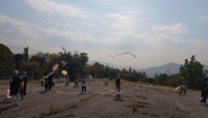 Miniklere başarının sonsuzluğunu uçurtmalarla gösterdiler