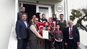 Öğrencilerden Mehmetçiğe bağış