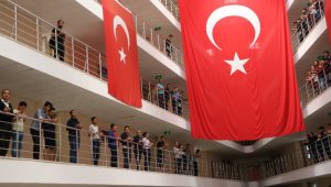 Öğrencilerden Mehmetçiğe bayraklı destek