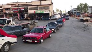 Otomobil tutkunlarından 'Cumhuriyet' konvoyu