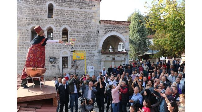 Safran Festivali kortej yürüyüşüyle başladı