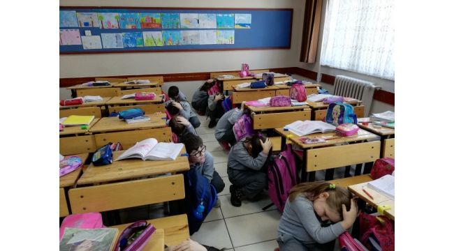 Safranbolu'da okullarda deprem tatbikatı yapıldı