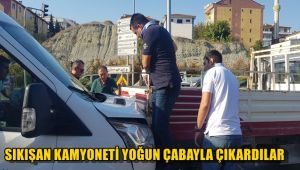 Sıkışan kamyoneti yoğun uğraşla çıkardılar