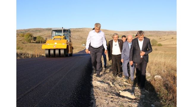 Vali Gürel, asfalt çalışmalarını yerinde inceledi