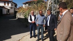 Vali Gürel, Yazıköy'de devam eden yol çalışmalarını inceledi