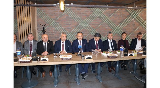 AK Parti teşkilatı basınla bir araya geldi