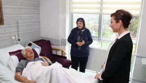 Başkan Köse hastaları ziyaret ederek moral verdi