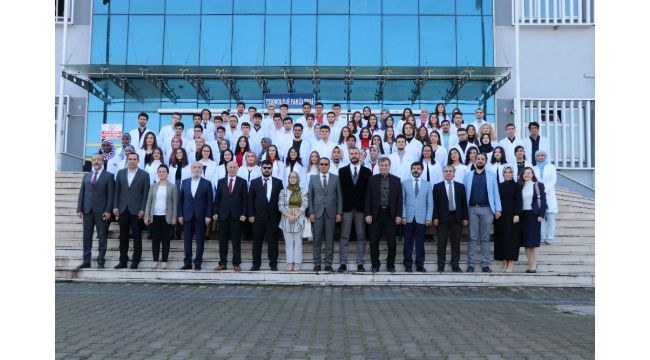Diş hekimi adayları önlüklerini giydi
