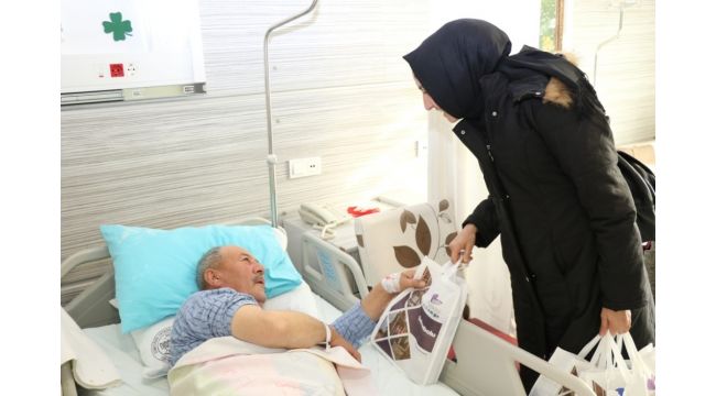 Hastalara moral ziyaretleri