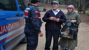 Mantar toplarken kaybolan zihinsel engelli kızı Jandarma ekipleri buldu