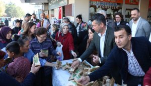 Safranbolu Belediyesinden kandil simidi ikramı
