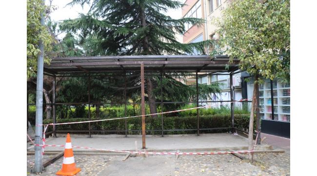 Safranbolu'da ayakkabı boyacıları için lostra salonu