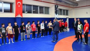 Vali Gürel'den sporculara ziyaret