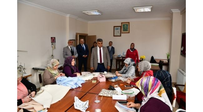 Vali vatandaşları dinledi
