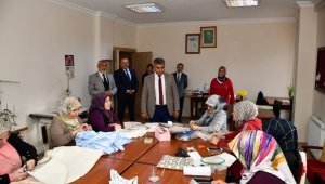 Vali vatandaşları dinledi